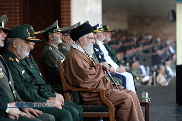 مراسم دانش‌آموختگی دانشجویان دانشگاههای افسری ارتش در دانشگاه خاتم‌الانبیاء(ص) با حضور رهبر انقلاب