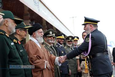 مراسم دانش‌آموختگی دانشجویان دانشگاههای افسری ارتش در دانشگاه خاتم‌الانبیاء(ص) با حضور رهبر انقلاب