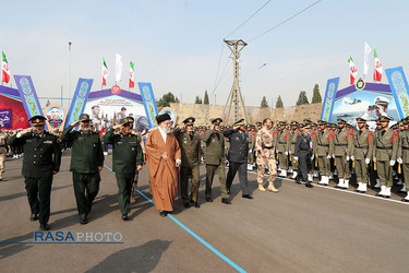 مراسم دانش‌آموختگی دانشجویان دانشگاههای افسری ارتش در دانشگاه خاتم‌الانبیاء(ص) با حضور رهبر انقلاب