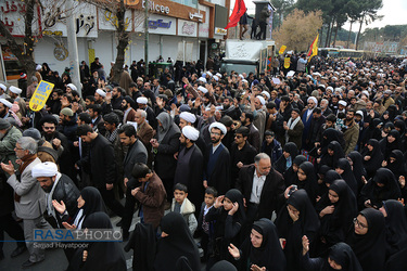 راهپیمایی نمازگزاران جمعه قم در پی شهادت سردار حاج قاسم سلیمانی