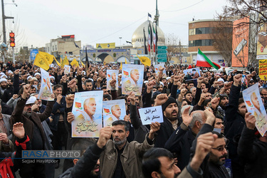 راهپیمایی نمازگزاران جمعه قم در پی شهادت سردار حاج قاسم سلیمانی