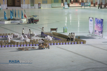 تهیه و توزیع ۱۰۰۰ بسته معیشتی در مسجد مقدس جمکران