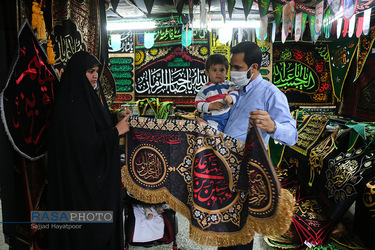 بازار پر رونق پرچم و کتیبه ماه عزاداری حضرت اباعبد الله الحسین (ع)