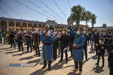 عزاداری و نماز جماعت ظهر عاشورا در حرم حضرت احمدبن موسی الکاظم (ع)