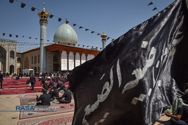 عزاداری و نماز جماعت ظهر عاشورا در حرم حضرت احمدبن موسی الکاظم (ع)