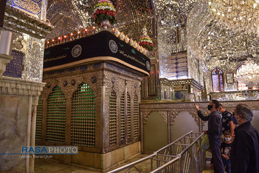 عزاداری و نماز جماعت ظهر عاشورا در حرم حضرت احمدبن موسی الکاظم (ع)