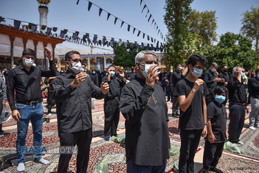 عزاداری و نماز جماعت ظهر عاشورا در حرم حضرت احمدبن موسی الکاظم (ع)