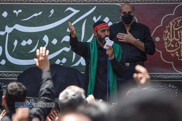 عزاداری و نماز جماعت ظهر عاشورا در حرم حضرت احمدبن موسی الکاظم (ع)