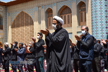 عزاداری و نماز جماعت ظهر عاشورا در حرم حضرت احمدبن موسی الکاظم (ع)