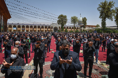 عزاداری و نماز جماعت ظهر عاشورا در حرم حضرت احمدبن موسی الکاظم (ع)