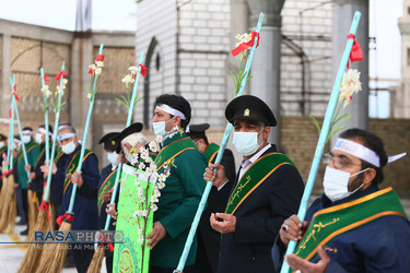 آئین جاروکشی خادمان مسجد مقدس جمکران در آستانه نیمه شعبان