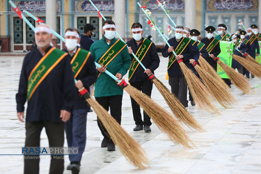 آئین جاروکشی خادمان مسجد مقدس جمکران در آستانه نیمه شعبان