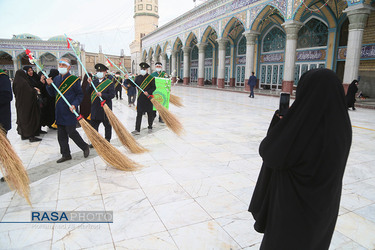 آئین جاروکشی خادمان مسجد مقدس جمکران در آستانه نیمه شعبان