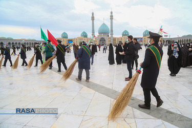 آئین جاروکشی خادمان مسجد مقدس جمکران در آستانه نیمه شعبان