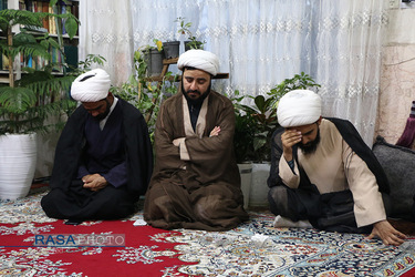 حضور جمعی از مدیران مدارس علمیه جهادی در منزل شهید اصلانی