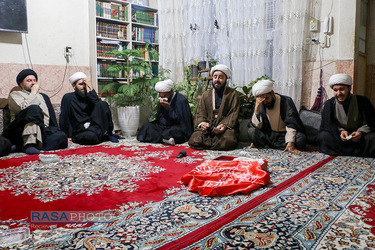 حضور جمعی از مدیران مدارس علمیه جهادی در منزل شهید اصلانی