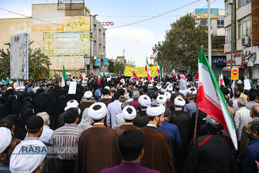 راهپیمایی مردم قم در محکومیت حادثه تروریستی حرم شاهچراغ