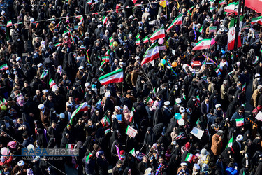 راهپیمایی باشکوه مردم قم در جشن پیروزی انقلاب