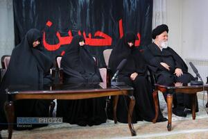 حضور رهبر معظم انقلاب در منزل رئیس‌جمهور شهید آیت الله رئیسی