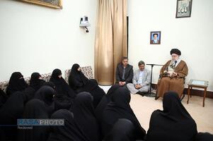 دیدار جمعی از مدیران، اساتید و طلاب جامعه‌الزهراء (س) با رهبر معظم انقلاب