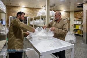 سفره افطاری حرم حضرت فاطمه معصومه (سلام‌الله‌علیها) در ماه مبارک رمضان