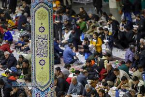 سفره افطاری حرم حضرت فاطمه معصومه (سلام‌الله‌علیها) در ماه مبارک رمضان