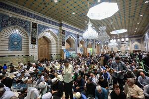 مراسم قرائت دعای عرفه در حرم حضرت معصومه (س)