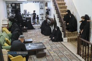حضور آیت الله محمدی عراقی در منزل سردار شهید اسماعیل شاکری