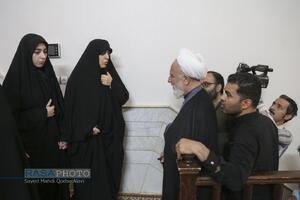 حضور آیت الله محمدی عراقی در منزل سردار شهید اسماعیل شاکری