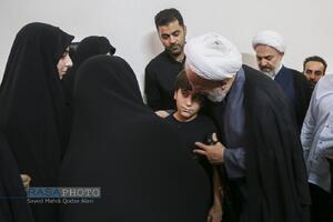 حضور آیت الله محمدی عراقی در منزل سردار شهید اسماعیل شاکری