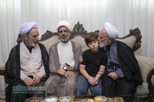 حضور آیت الله محمدی عراقی در منزل سردار شهید اسماعیل شاکری