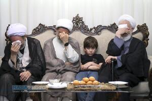 حضور آیت الله محمدی عراقی در منزل سردار شهید اسماعیل شاکری