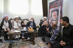 حضور آیت الله محمدی عراقی در منزل سردار شهید اسماعیل شاکری