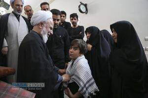 حضور آیت الله محمدی عراقی در منزل سردار شهید اسماعیل شاکری