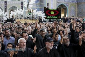 آیین اذن عزا و تعویض پرچم حرم مطهر رضوی در آغاز ماه محرم