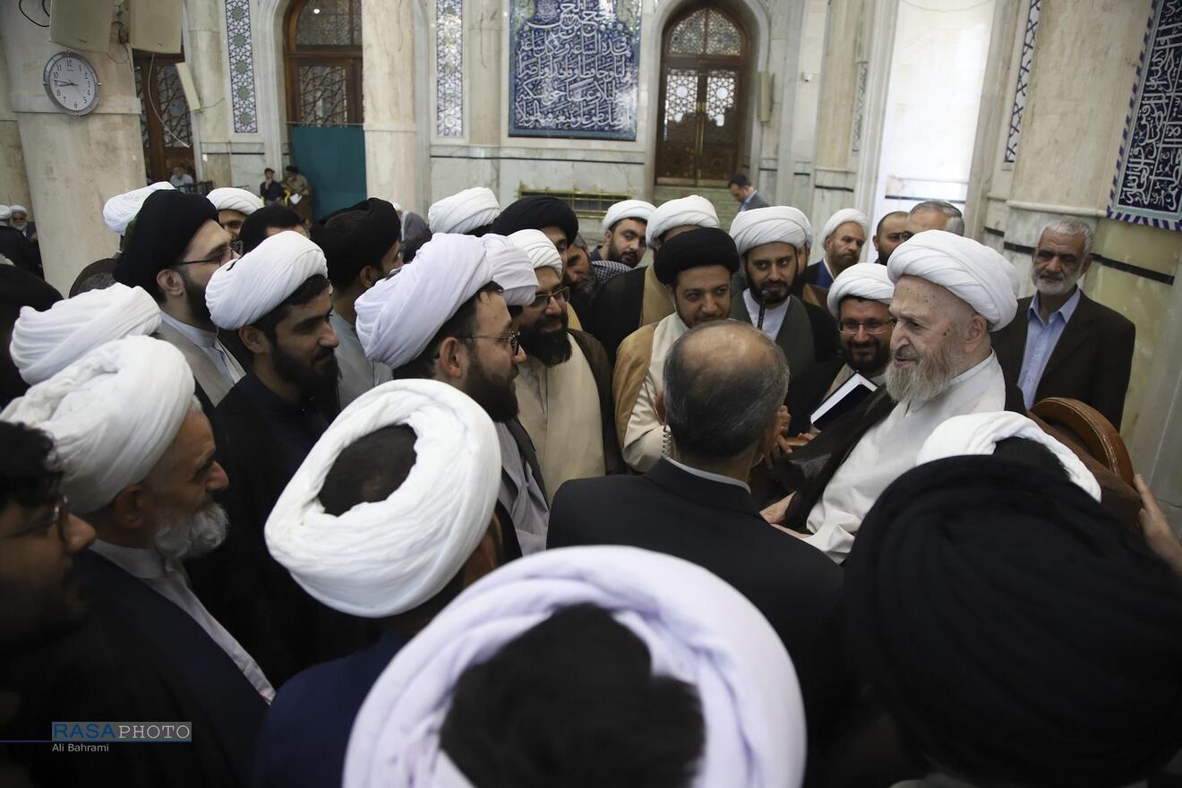 پیوند مِهر و علم؛ دیدار گرم آیت‌الله سبحانی با طلایه‌داران آینده حوزه