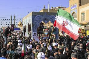 تشییع پیکر پاک ۷ شهید گمنام دفاع مقدس در قم