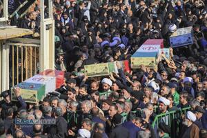 تشییع پیکر پاک ۷ شهید گمنام دفاع مقدس در قم