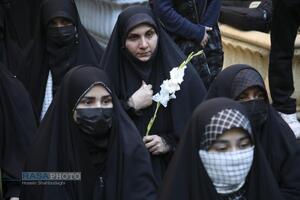 مراسم تدفین پیکر پاک شهید گمنام دفاع مقدس در مدرسه علمیه خواهران حضرت آمنه