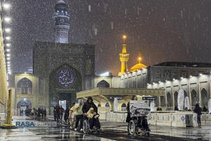 بارش باران و برف در حرم مطهر رضوی
