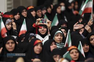 دیدار هزاران نفر از مردم قم با رهبر معظم انقلاب