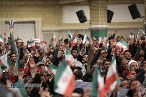 دیدار هزاران نفر از مردم قم با رهبر معظم انقلاب