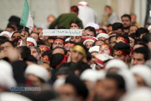 دیدار هزاران نفر از مردم قم با رهبر معظم انقلاب