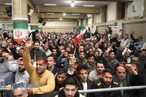 دیدار هزاران نفر از مردم قم با رهبر معظم انقلاب