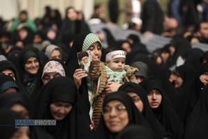 دیدار هزاران نفر از مردم قم با رهبر معظم انقلاب