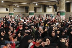 دیدار هزاران نفر از مردم قم با رهبر معظم انقلاب