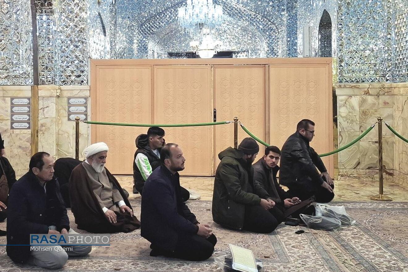 بی‌هیاهو، بی‌تشریفات و همانند مردم؛ وقتی آیت الله شب زنده‌دار  رئیس شورای عالی حوزه‌های علمیه سراسر کشور به زیارت کریمه اهل‌بیت (سلام‌الله‌علیها) می‌رود