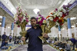 آئین جزء‌خوانی قرآن کریم در حرم کریمه اهل‌بیت (ع)