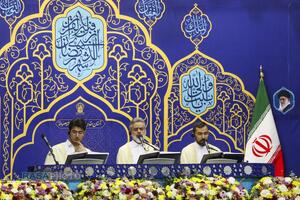 آئین جزء‌خوانی قرآن کریم در حرم کریمه اهل‌بیت (ع)