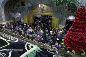غم و اندوه زائران حضرت امام رضا (ع) در پی اعلام خبر شهادت رهبر معظم انقلاب